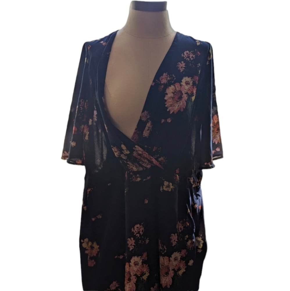 Lila Rose Blue Floral Short Romper *Great for breastfeeding* - Picture 4 of 8